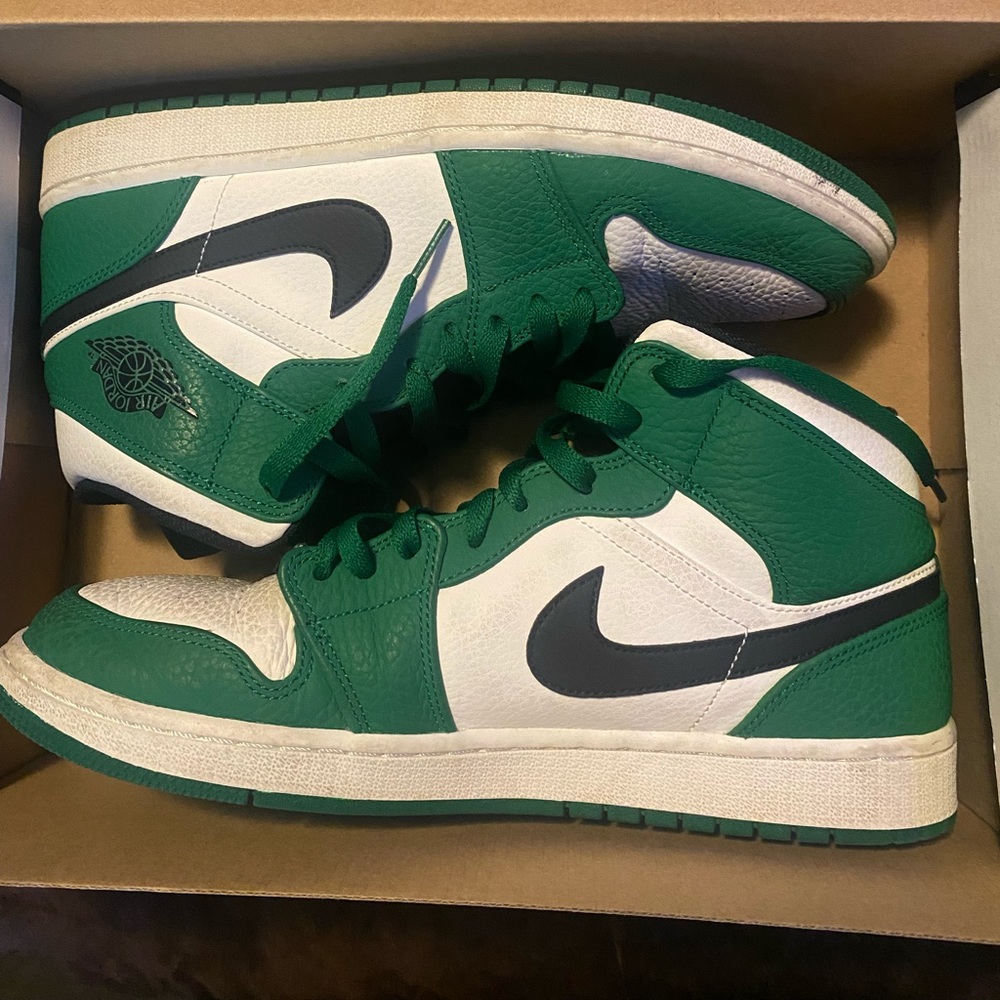 Jordan 1 mid ‘pine green’ size 10.5